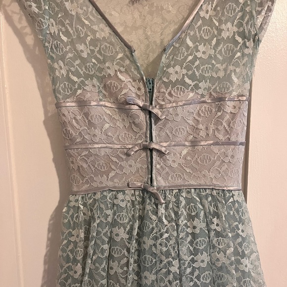 Light Blue Lace Vintage 1950s Party/Wedding/Prom Dress - Picture 3 of 7